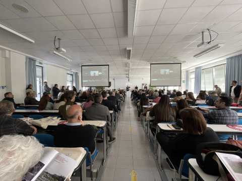 L'aula gremita per i 50 anni del corso di laurea in Scienze Geologiche