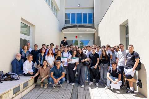 Foto di gruppo con tutti i partecipanti