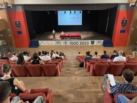 La platea di Isoc