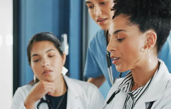 Donne e Leadership in Medicina: un nuovo paradigma scientifico-culturale o una differente sanità?